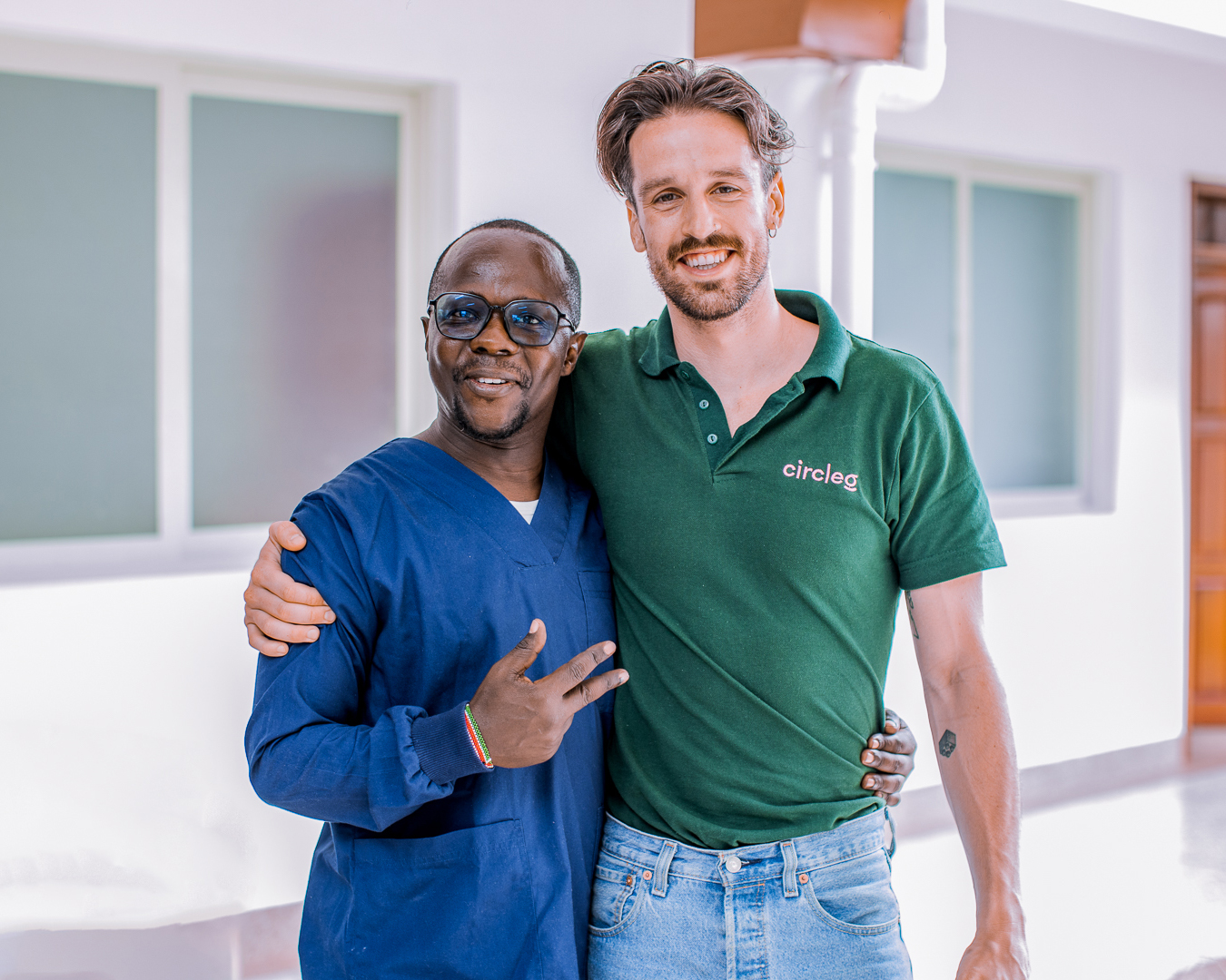 Formadores da Circleg para profissionais da área ortopédica e protética no Uganda.